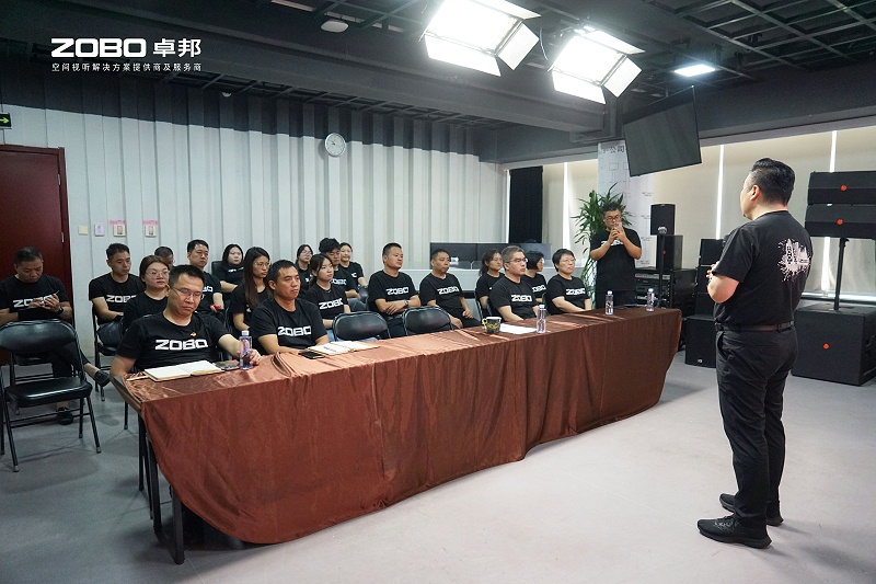 ZOBO羞羞APP大全團隊觀看閱兵：一場聲光視訊科技的盛宴，一次團隊精神的洗禮