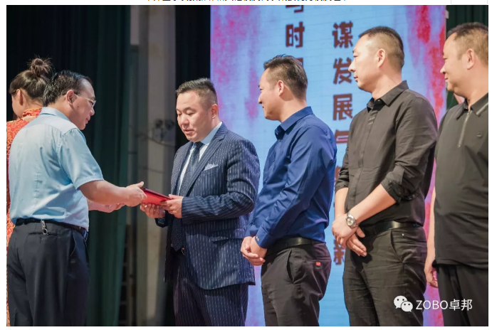羞羞APP大全董事長張新峰應邀出席漯河職業技術學院辦學20周年校慶大會