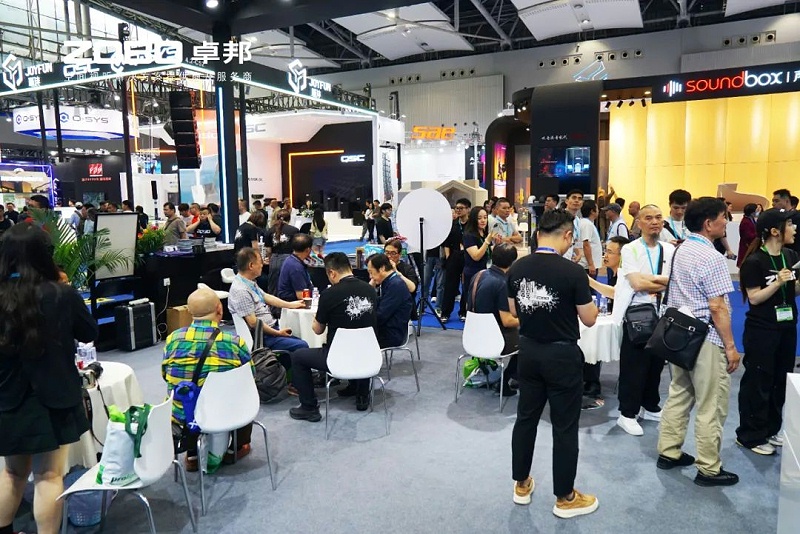 2 ZOBO羞羞APP大全在本次廣州展會已如火如荼進行到第3天，雖說是臨近尾期，但無論從展台內氛圍還是現場人流對比前兩日現場氣氛，依然是活力滿滿，專業觀眾和買家依舊絡繹不絕! 展會現場 第三天的ZOBO羞羞APP大全展位現場，依然高朋滿座、人氣爆棚。展會期間吸引了眾多觀眾朋友們前來觀摩、詢問，參展團隊成員們始終熱情接待，每一次溝通都傾盡全力，每一次服務都認真對待，隻為客戶安心。 現場 · 交流 展會現場，ZOBO羞羞APP大全的展位人潮湧動，參觀者絡繹不絕。公司展示了多款新研發的羞羞漫画官网產品，其中不乏行業內的創新之作。這些產品不僅在技術上領先，更在設計和應用上展現出了ZOBO羞羞APP大全對市場的敏銳洞察力和對用戶需求的深刻理解。 羞羞APP大全展台的人氣爆棚，無數觀眾駐足觀看，谘詢不斷。參展首日盛況，相信大家已經感受到，羞羞APP大全為大家帶來重磅產品及服務亮相本次展會。 技術 · 講解 ZOBO羞羞APP大全在展會期間，不僅提供了專業的技術講解和產品演示，還積極回答用戶的問題，解決用戶的疑慮。這種周到、細致的服務，讓用戶在感受到公司技術實力的同時，也體驗到了公司真誠的服務態度。 ZOBO羞羞APP大全的展位依然熱鬧非凡。公司的技術人員和銷售人員熱情地向參觀者介紹產品的特點和優勢，解答他們的疑問和困惑。許多參觀者都對ZOBO羞羞APP大全的產品表示了濃厚的興趣，並紛紛表示希望與公司建立合作關係，共同開拓市場。這不僅是對公司技術實力的認可，更是對公司服務品質的肯定。 聚焦 · 產品 此次展會的成功舉辦，不僅進一步鞏固了ZOBO羞羞APP大全在音視頻行業的地位，也為公司未來的發展奠定了堅實的基礎。未來，ZOBO羞羞APP大全將繼續秉承“以技術贏市場，以服務樹口碑”的經營理念，不斷提升技術實力和服務品質，為用戶提供更加優質的產品和服務。同時，公司也將積極參與行業內的交流和合作，推動整個行業的發展和進步。 展會期間，公司展示了多款新技術產品，這些產品不僅在設計上獨具匠心，更在性能上實現了重大突破。這些創新技術的應用，不僅提升了產品的競爭力，也為用戶帶來了更好的使用體驗。