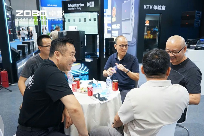 4 ZOBO羞羞APP大全在本次廣州展會已如火如荼進行到第3天，雖說是臨近尾期，但無論從展台內氛圍還是現場人流對比前兩日現場氣氛，依然是活力滿滿，專業觀眾和買家依舊絡繹不絕! 展會現場 第三天的ZOBO羞羞APP大全展位現場，依然高朋滿座、人氣爆棚。展會期間吸引了眾多觀眾朋友們前來觀摩、詢問，參展團隊成員們始終熱情接待，每一次溝通都傾盡全力，每一次服務都認真對待，隻為客戶安心。 現場 · 交流 展會現場，ZOBO羞羞APP大全的展位人潮湧動，參觀者絡繹不絕。公司展示了多款新研發的羞羞漫画官网產品，其中不乏行業內的創新之作。這些產品不僅在技術上領先，更在設計和應用上展現出了ZOBO羞羞APP大全對市場的敏銳洞察力和對用戶需求的深刻理解。 羞羞APP大全展台的人氣爆棚，無數觀眾駐足觀看，谘詢不斷。參展首日盛況，相信大家已經感受到，羞羞APP大全為大家帶來重磅產品及服務亮相本次展會。 技術 · 講解 ZOBO羞羞APP大全在展會期間，不僅提供了專業的技術講解和產品演示，還積極回答用戶的問題，解決用戶的疑慮。這種周到、細致的服務，讓用戶在感受到公司技術實力的同時，也體驗到了公司真誠的服務態度。 ZOBO羞羞APP大全的展位依然熱鬧非凡。公司的技術人員和銷售人員熱情地向參觀者介紹產品的特點和優勢，解答他們的疑問和困惑。許多參觀者都對ZOBO羞羞APP大全的產品表示了濃厚的興趣，並紛紛表示希望與公司建立合作關係，共同開拓市場。這不僅是對公司技術實力的認可，更是對公司服務品質的肯定。 聚焦 · 產品 此次展會的成功舉辦，不僅進一步鞏固了ZOBO羞羞APP大全在音視頻行業的地位，也為公司未來的發展奠定了堅實的基礎。未來，ZOBO羞羞APP大全將繼續秉承“以技術贏市場，以服務樹口碑”的經營理念，不斷提升技術實力和服務品質，為用戶提供更加優質的產品和服務。同時，公司也將積極參與行業內的交流和合作，推動整個行業的發展和進步。 展會期間，公司展示了多款新技術產品，這些產品不僅在設計上獨具匠心，更在性能上實現了重大突破。這些創新技術的應用，不僅提升了產品的競爭力，也為用戶帶來了更好的使用體驗。