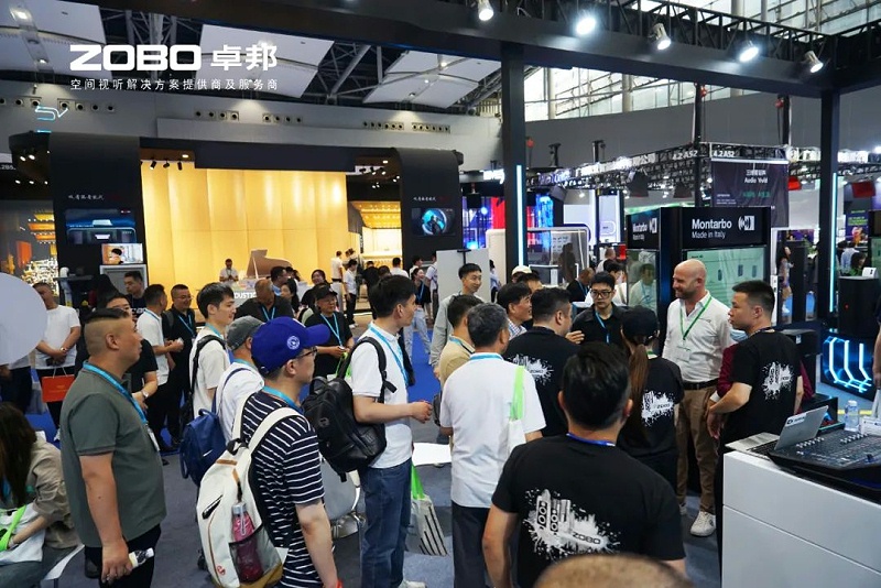 5 ZOBO羞羞APP大全在本次廣州展會已如火如荼進行到第3天，雖說是臨近尾期，但無論從展台內氛圍還是現場人流對比前兩日現場氣氛，依然是活力滿滿，專業觀眾和買家依舊絡繹不絕! 展會現場 第三天的ZOBO羞羞APP大全展位現場，依然高朋滿座、人氣爆棚。展會期間吸引了眾多觀眾朋友們前來觀摩、詢問，參展團隊成員們始終熱情接待，每一次溝通都傾盡全力，每一次服務都認真對待，隻為客戶安心。 現場 · 交流 展會現場，ZOBO羞羞APP大全的展位人潮湧動，參觀者絡繹不絕。公司展示了多款新研發的羞羞漫画官网產品，其中不乏行業內的創新之作。這些產品不僅在技術上領先，更在設計和應用上展現出了ZOBO羞羞APP大全對市場的敏銳洞察力和對用戶需求的深刻理解。 羞羞APP大全展台的人氣爆棚，無數觀眾駐足觀看，谘詢不斷。參展首日盛況，相信大家已經感受到，羞羞APP大全為大家帶來重磅產品及服務亮相本次展會。 技術 · 講解 ZOBO羞羞APP大全在展會期間，不僅提供了專業的技術講解和產品演示，還積極回答用戶的問題，解決用戶的疑慮。這種周到、細致的服務，讓用戶在感受到公司技術實力的同時，也體驗到了公司真誠的服務態度。 ZOBO羞羞APP大全的展位依然熱鬧非凡。公司的技術人員和銷售人員熱情地向參觀者介紹產品的特點和優勢，解答他們的疑問和困惑。許多參觀者都對ZOBO羞羞APP大全的產品表示了濃厚的興趣，並紛紛表示希望與公司建立合作關係，共同開拓市場。這不僅是對公司技術實力的認可，更是對公司服務品質的肯定。 聚焦 · 產品 此次展會的成功舉辦，不僅進一步鞏固了ZOBO羞羞APP大全在音視頻行業的地位，也為公司未來的發展奠定了堅實的基礎。未來，ZOBO羞羞APP大全將繼續秉承“以技術贏市場，以服務樹口碑”的經營理念，不斷提升技術實力和服務品質，為用戶提供更加優質的產品和服務。同時，公司也將積極參與行業內的交流和合作，推動整個行業的發展和進步。 展會期間，公司展示了多款新技術產品，這些產品不僅在設計上獨具匠心，更在性能上實現了重大突破。這些創新技術的應用，不僅提升了產品的競爭力，也為用戶帶來了更好的使用體驗。