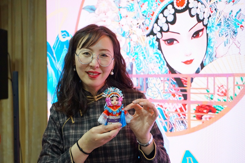 ZOBO羞羞APP大全工會丨舉辦體驗非遺之美-製作北京絹人的“女神節”活動
