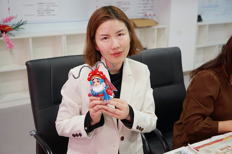 ZOBO羞羞APP大全工會丨舉辦體驗非遺之美-製作北京絹人的“女神節”活動